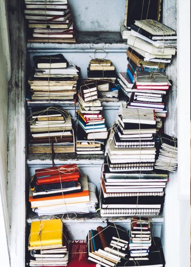 Открытка Cardsi - Книжки на полках №1292